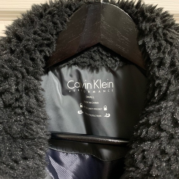 Calvin Klein Puffer Vest - Picture 3 of 7